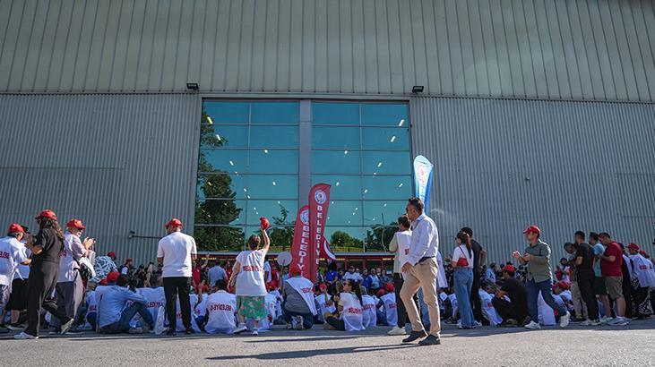 İzmir BB’de işten atılan çalışanlar Meclis Toplantısı’na girmek istedi