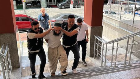 İzmit’te Atatürk’e hakaret eden kuşkulu tutuklandı