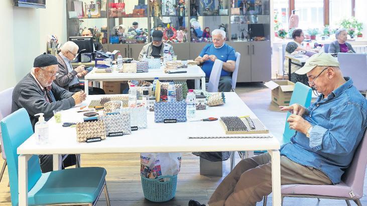 ‘Kapımı çalan yok sesimi duyan az’ Artık tek başına bir ömür, en büyük dert! Yalnızlık