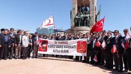 Kıbrıs Barış Harekatı’nın 51’inci yılında Taksim’de merasim düzenlendi