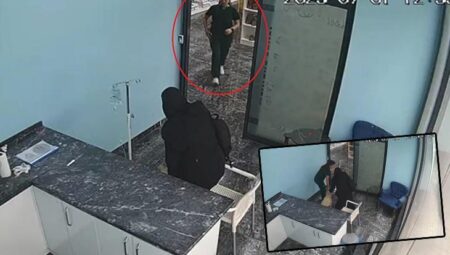 Marmara zelzelesi esnasında yürekli ısıtan görüntü! Tedavi ettiği köpeğin yanına koştu