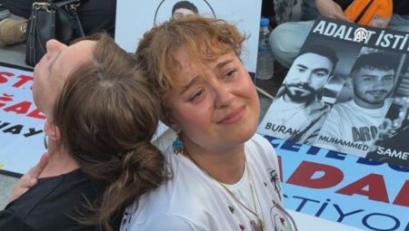 Mattia Ahmet Minguzzi’nin annesi Yasemin Minguzzi Bakırköy’de oturma hareketi yaptı