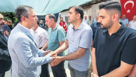 ‘Meydanlarda milletin iradesine sahip çıkıyoruz’