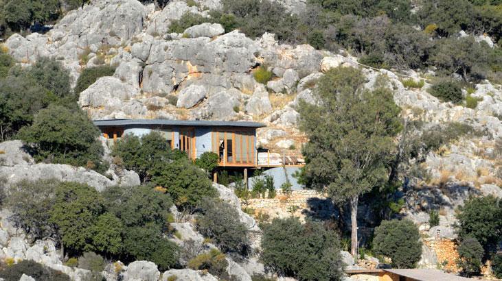 Mühürlü yapıyı kiraya vermiş! İngilizin kaçak villasının yıkımına ‘borç’ manisi