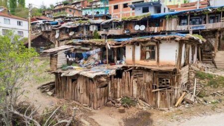 Nepal meskenlerini andırıyor! Tüm mahalle tek yapıda yaşıyor: Her şey bir felaketle başladı