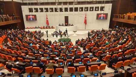 Özgür Özel’e ilişkin dokunulmazlık evrakı Meclis’e sunuldu