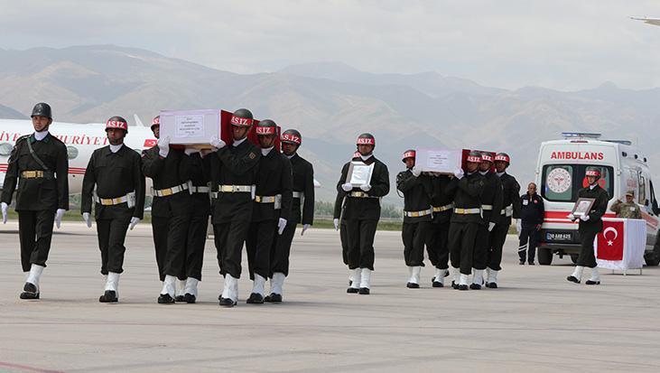 Pençe-Kilit Harekatı bölgesinde şehit olan 6 asker için Hakkari’de merasim düzenlendi