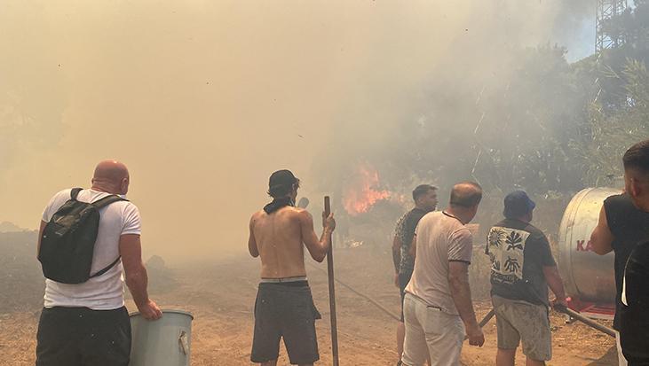 Son dakika: Antalya’da orman yangını! Turistler alevlere müdahale etti