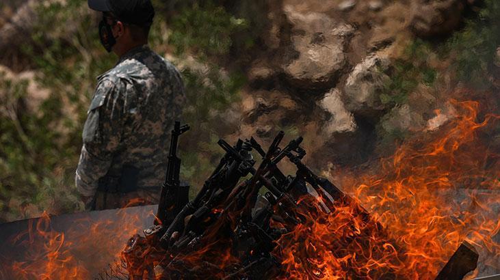 SON DAKİKA | Ortalarında terör örgütü elebaşlarının da bulunduğu 30 PKK’lı silah bıraktı