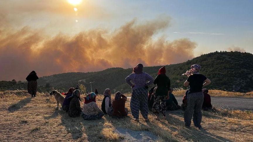 Son dakika… Yangınlarda son durum! Manisa’da 10 mahalle boşaltıldı, müdahale devam ediyor