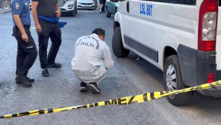 Sultangazi’de dehşet! 3 arkadaş sokakta silahlı taarruza uğradı