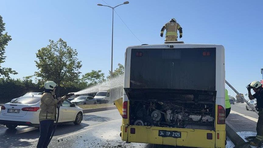Sultangazi’de dehşet anları! İETT otobüsü alev aldı