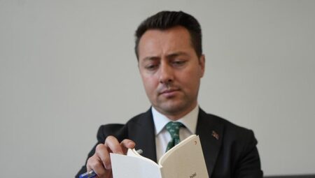 Tapu müdürü: İçimdeki okuma aşkıyla 8 üniversite bitirdim