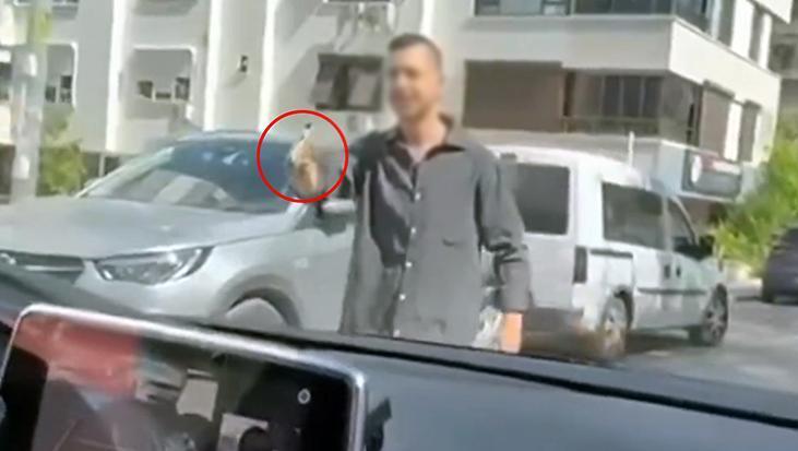Trafikte bayanlara silah çeken şoför tutuklandı: Konutundan uyuşturucu çıktı