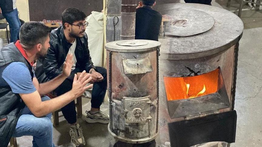 Yazın ortasında şaşırtan manzara! ‘Herkes denize giriyor, biz ısıtmaya çalışıyoruz’